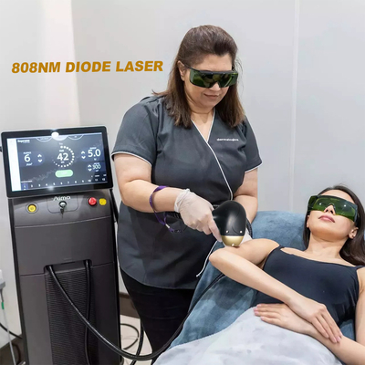 755 808 940 1064 máquinas da remoção do cabelo do laser do diodo Painfree